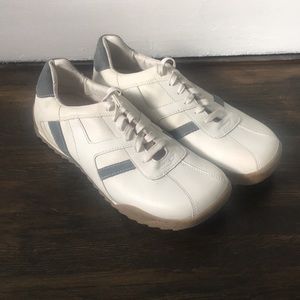 Men’s white Mossimo sneaker/smart casual shoes.
